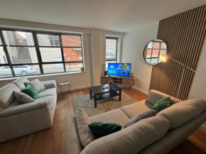 2 Bedroom, 2 Bathroom Flat in Nottingham City Centre with FREE Parking